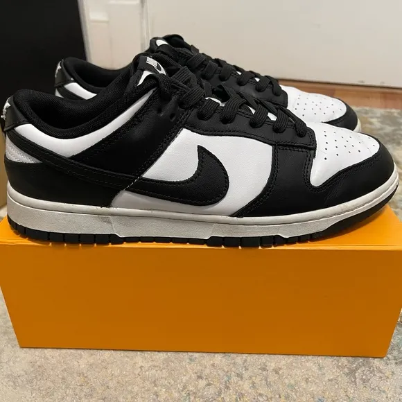 EUC Men’s Size 9.5 (Euro Sz 43) Nike Dunk Low Retro Panda Sneakers Black &amp; White