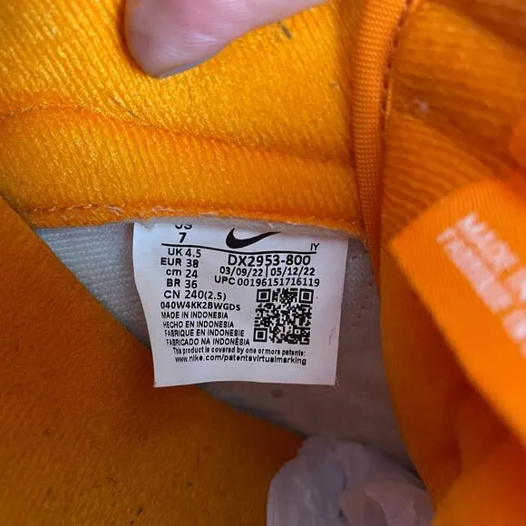 EUC - Nike Low Dunk Magma Orange Sneakers