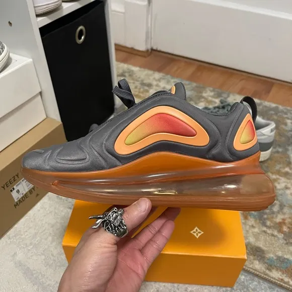 EUC Youth Size 6Y (Euro Sz 38.5) Nike Air Max 720 GS Sneakers Black Fuel Orange