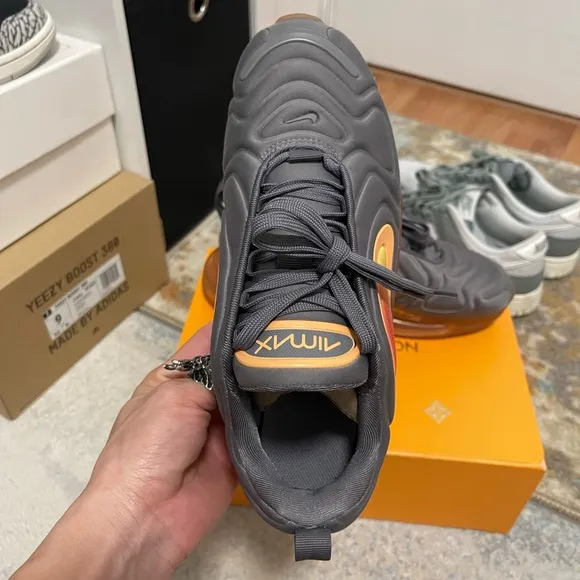 EUC Youth Size 6Y (Euro Sz 38.5) Nike Air Max 720 GS Sneakers Black Fuel Orange