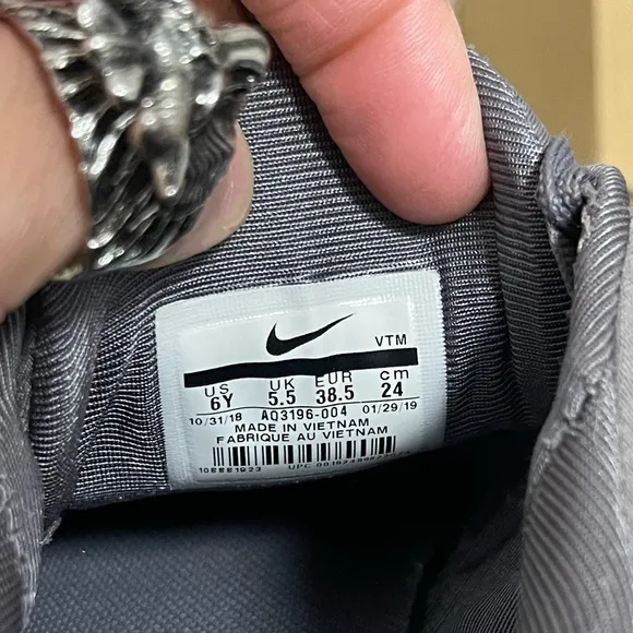 EUC Youth Size 6Y (Euro Sz 38.5) Nike Air Max 720 GS Sneakers Black Fuel Orange
