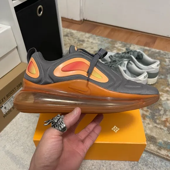 EUC Youth Size 6Y (Euro Sz 38.5) Nike Air Max 720 GS Sneakers Black Fuel Orange