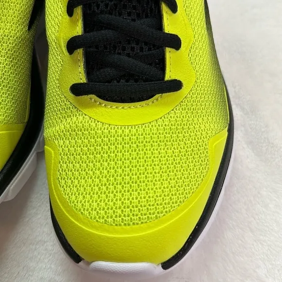 Fila Mens Yellow/Black Memory Foam Tennis/Pickleball Racquetball Sneakers S7 NWT