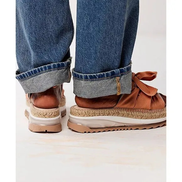 FREE PEOPLE Chapmin Sport Sandals / Pancake