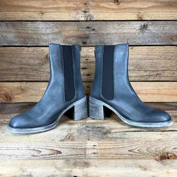 Free People Essential Chelsea Metallic Boot - Black - 40 - New without box