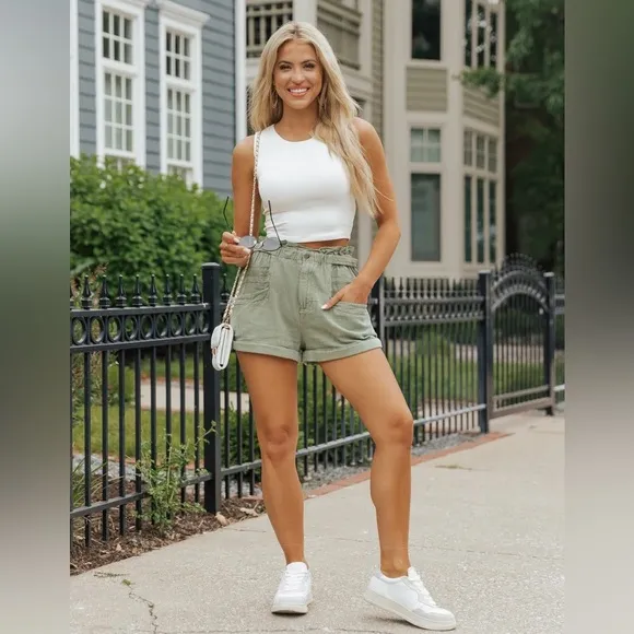 🌻🆕FREE PEOPLE Topanga Cuff Shorts-Oil Green color