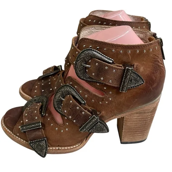 Freebird Violet Shoes Size 9 Western Heeled Sandals Triple Buckle Brown EUC