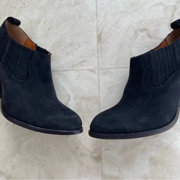 Frye Ilana Shootie Western Black Suede Stack Heels Ankle Boots Booties size 7.5