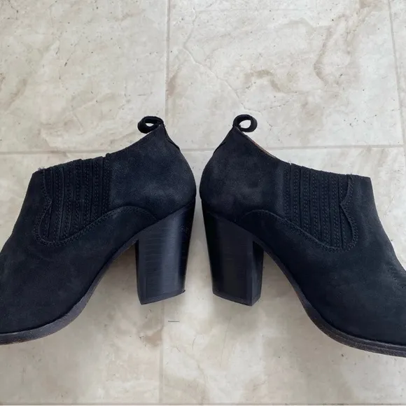 Frye Ilana Shootie Western Black Suede Stack Heels Ankle Boots Booties size 7.5