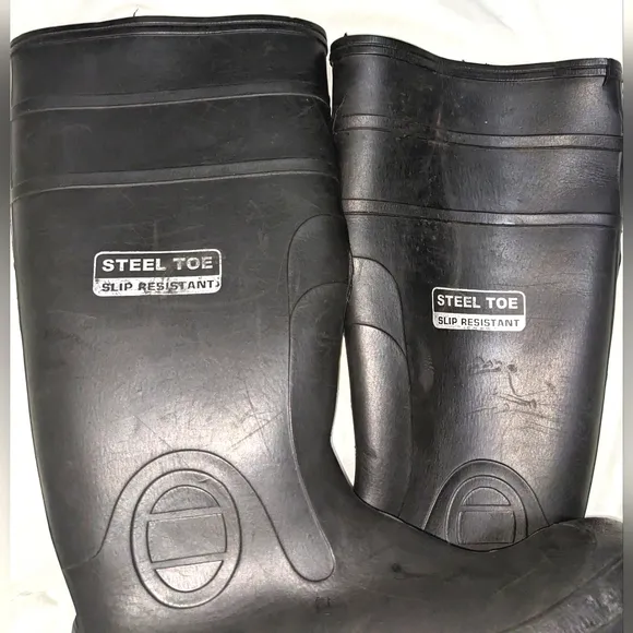 Genfoot Inc. Steel Toe Slip Resistant Muck Boots