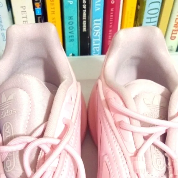 GIRLS ADIDAS ONELIA PINK RUNNING SNEAKERS SIZE 4 NWT