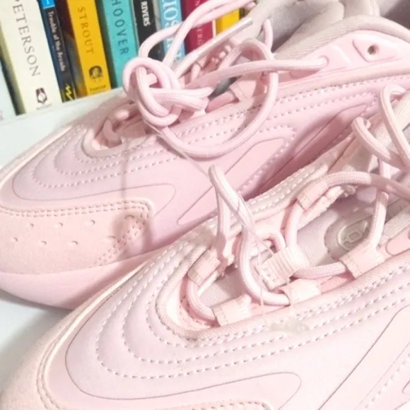 GIRLS ADIDAS ONELIA PINK RUNNING SNEAKERS SIZE 4 NWT
