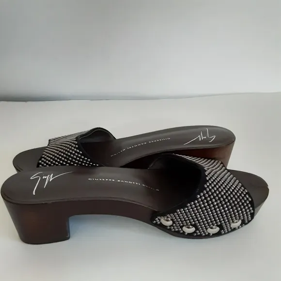 Giuseppe zanotti stud sandals sz 37