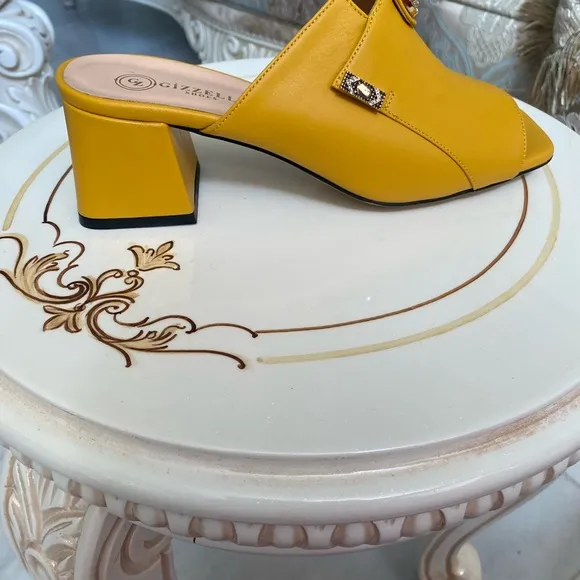 Gizzelli designed shoes and matching bag from Matmazel