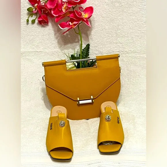 Gizzelli designed shoes and matching bag from Matmazel