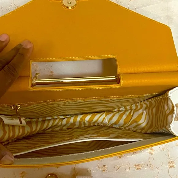 Gizzelli designed shoes and matching bag from Matmazel