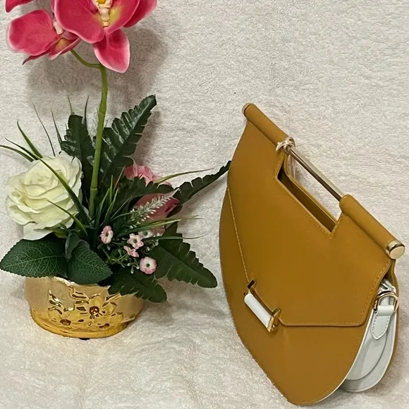 Gizzelli designed shoes and matching bag from Matmazel