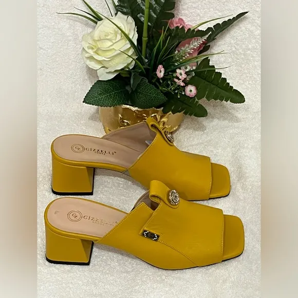 Gizzelli designed shoes and matching bag from Matmazel