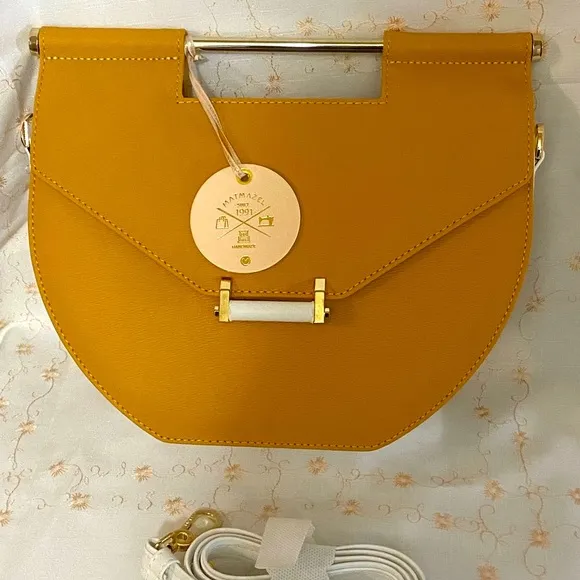 Gizzelli designed shoes and matching bag from Matmazel