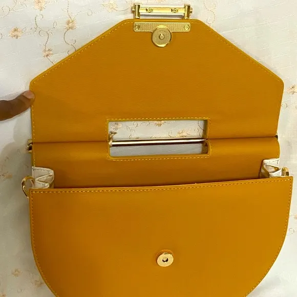 Gizzelli designed shoes and matching bag from Matmazel