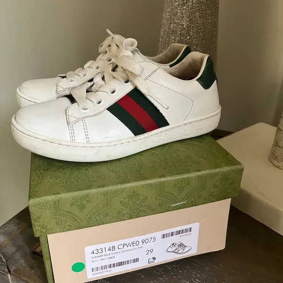 Gucci White Sneakers with Green and Red Stripes