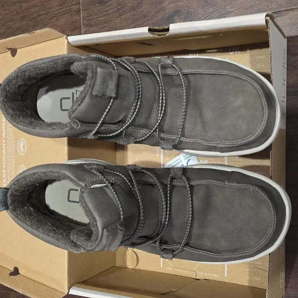 HEY DUDE ELOISE RECYCLED LEATHER COFFEE SIZE 8