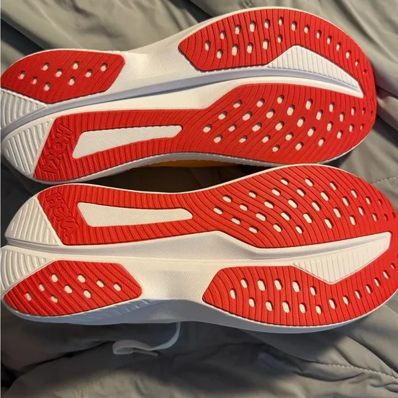 Hoka Mach 6  Yellow and White Sneakers never worn