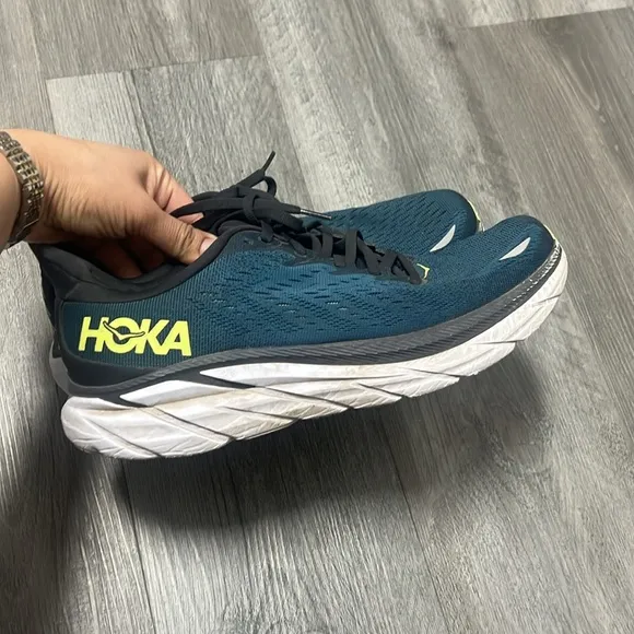 HOKA One One Clifton 8 Men's Running Shoes/ size 9.5