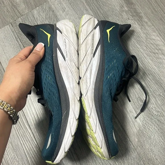 HOKA One One Clifton 8 Men's Running Shoes/ size 9.5