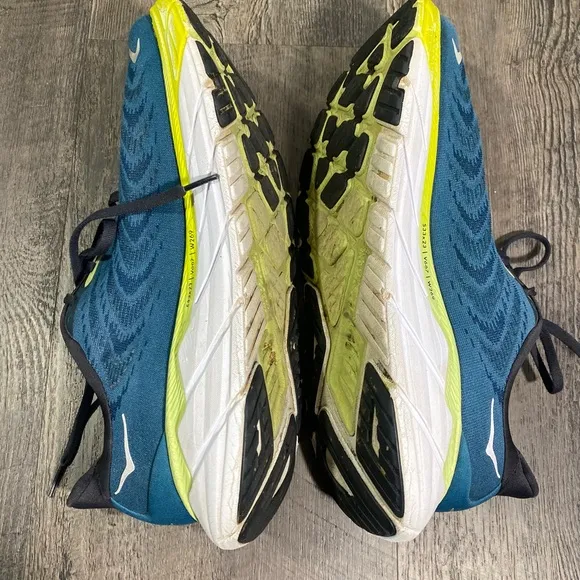 HOKA. ONE ONE Hoka One One Arahi 6 Mens Running Sneakers