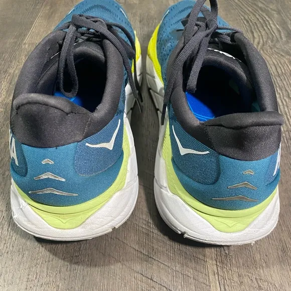 HOKA. ONE ONE Hoka One One Arahi 6 Mens Running Sneakers