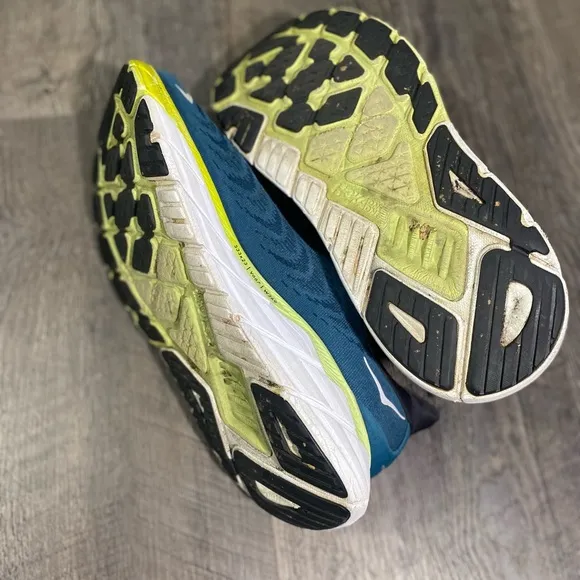 HOKA. ONE ONE Hoka One One Arahi 6 Mens Running Sneakers
