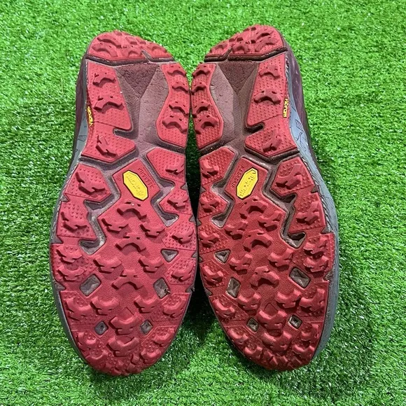 Hoka One One Mens 10.5 Speedgoat 3 Red Black Lace Up Running Sneakers Maroon EUC