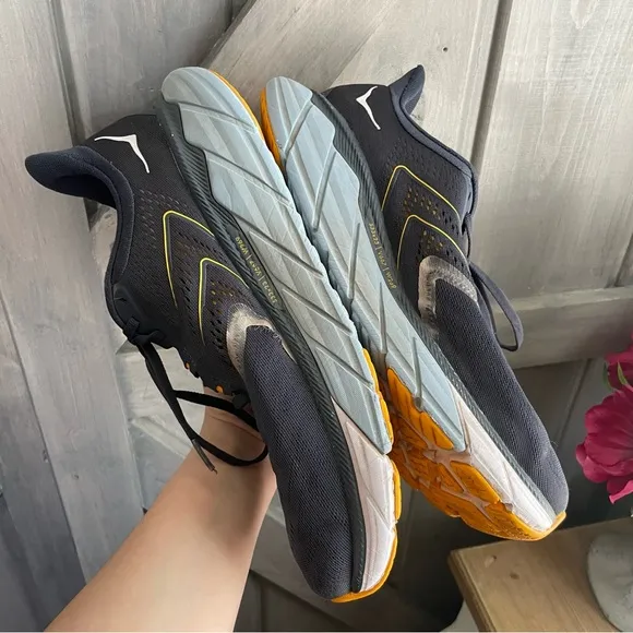 Hoka One One Men’s Arahi Running Sneakers Size 10.5