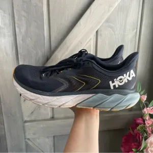 Hoka One One Men’s Arahi Running Sneakers Size 10.5
