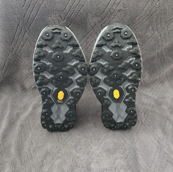 Hoka Speedgoat 5 GTX Hiking Trail Shoes Mens Sz 10.5D Black Outdoor Sneakers.