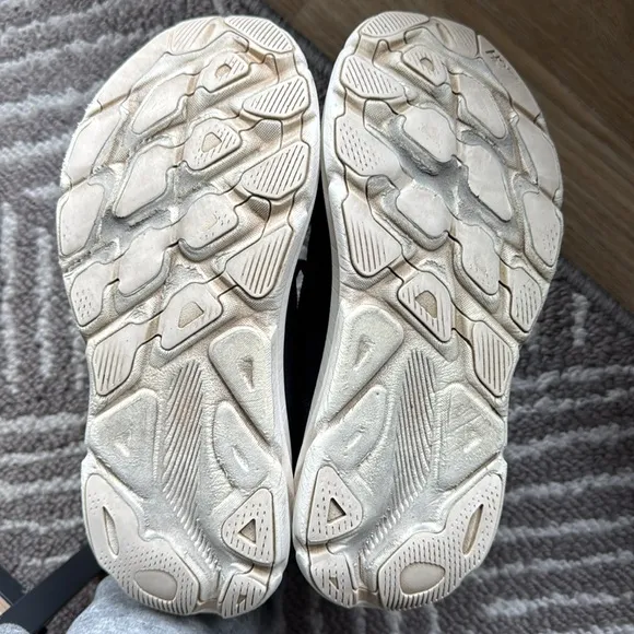 Hoka Women’s Clifton 9 Running Sneakers Size 9