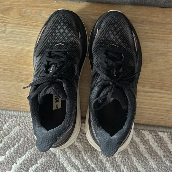 Hoka Women’s Clifton 9 Running Sneakers Size 9