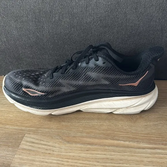 Hoka Women’s Clifton 9 Running Sneakers Size 9