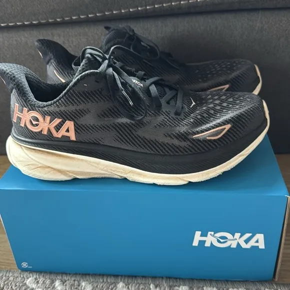 Hoka Women’s Clifton 9 Running Sneakers Size 9
