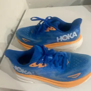 HOKA Clifton 9 Men’s Black Sneakers Size 9.5 B