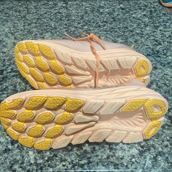 Hoka rincon 3 women sneakers Sz 6.5 B