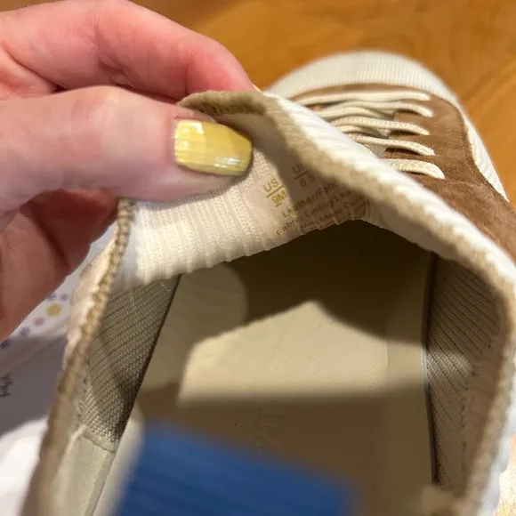 J MCLAUGHLIN Dash Sporty Sneakers White tan Size 9 Lace-Up Comfort suede mesh