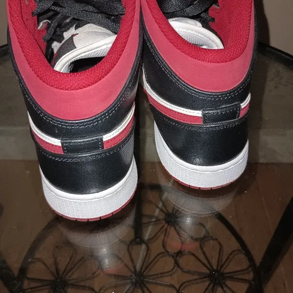 Jordan 1 Mid Gym Red Black White Sneakers Shoes sz 7Y