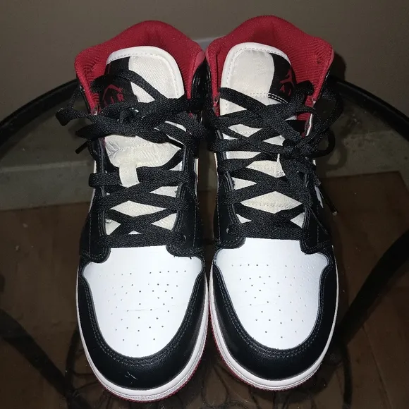 Jordan 1 Mid Gym Red Black White Sneakers Shoes sz 7Y