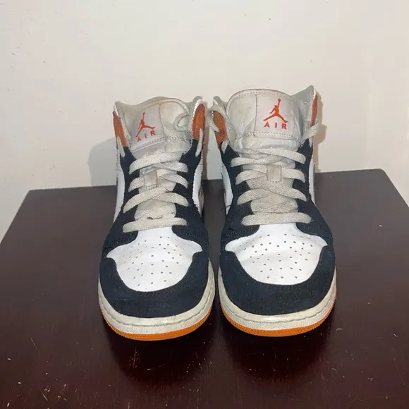 Jordan 1 Mid SE Blossom Floral Sneakers, size Youth 5 or Women’s 7