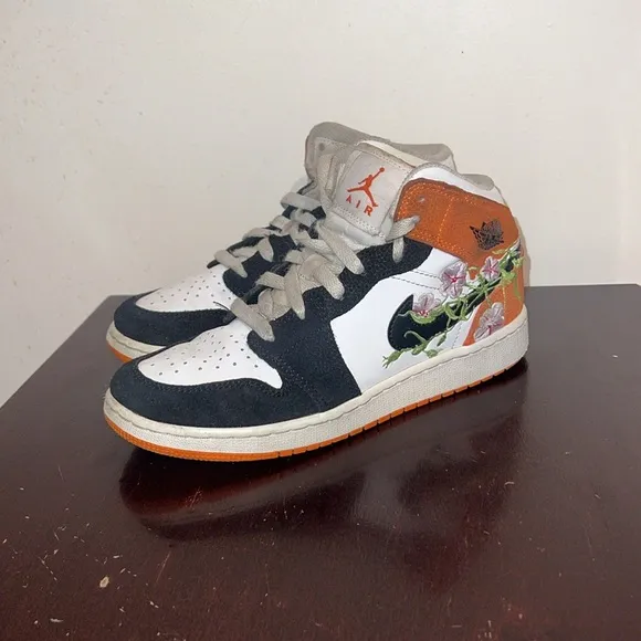 Jordan 1 Mid SE Blossom Floral Sneakers, size Youth 5 or Women’s 7
