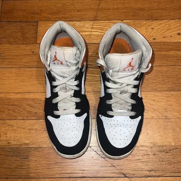 Jordan 1 Mid SE Blossom Floral Sneakers, size Youth 5 or Women’s 7