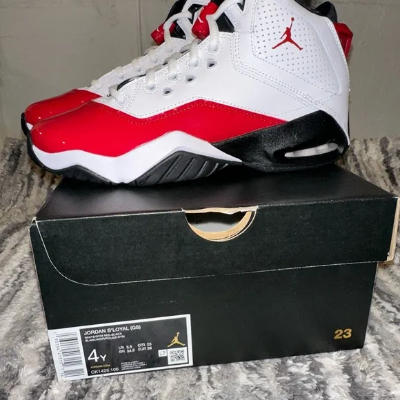 Jordan B’Loyal youth Sz 4