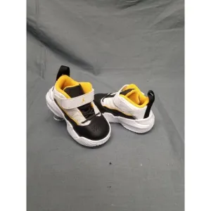 Jordan Stay Loyal Strap Sneakers White Black Taxi Children's Size 5 NEW IN BOX!